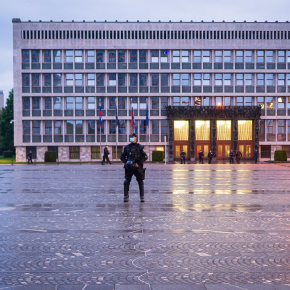 Slovenci na nogama: Protesti u Novom Mestu; "Šutarov zakon" pred parlamentom VIDEO