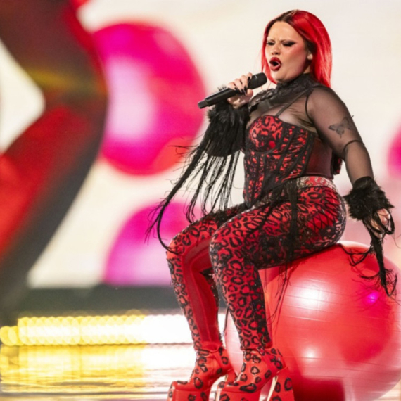 "Gorela" evrovizijska scena: Seksi nastup razmrdao publiku FOTO/VIDEO