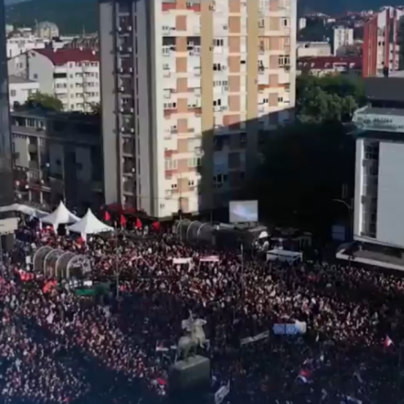SPOT Evo kako je juče izgledao oslobođeni Niš; Hiljade građana na svenarodnom saboru