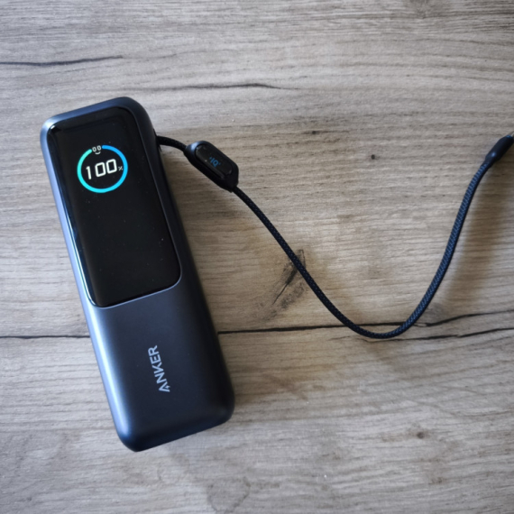 Sirova snaga koja traje danima: Testirali smo Anker Zolo 165W 25K Powerbank