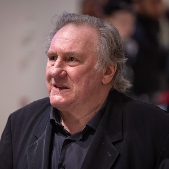 Žerar Depardje nasrnuo na fotografa: Paparaco završio u bolnici FOTO