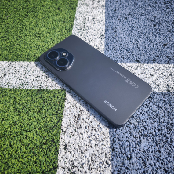 Honor 400 na testu: AI briše granicu između srednje i najviše klase
