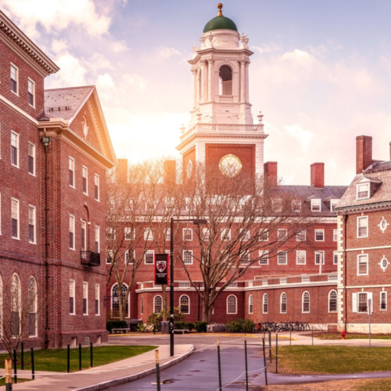Trampova administracija odlučila: Harvard ne može da upisuje strane studente FOTO