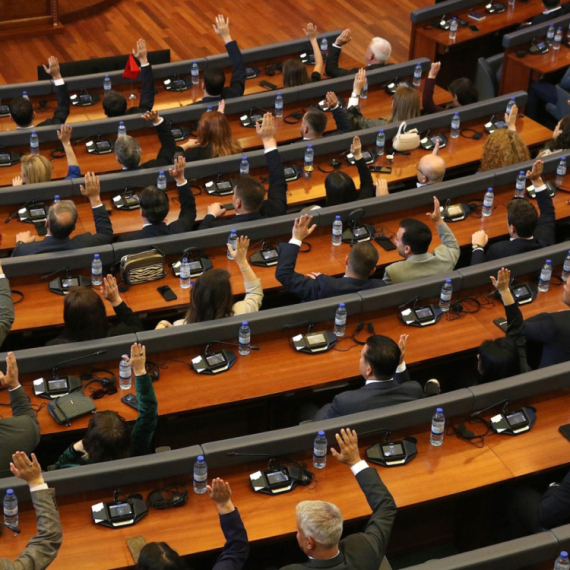 Kurtijevi poslanici aplaudirali presudi za napad u banjskoj; Srpski poslanici napustili salu