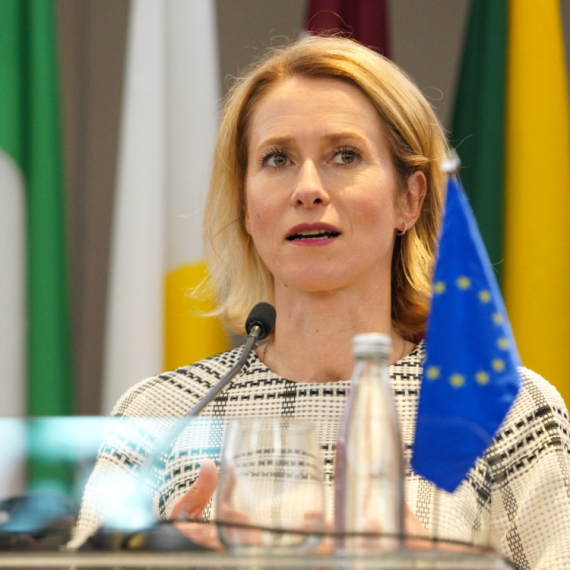 Kalas i Sorensen u Prištini; Sastanak sa komandantom Kfora