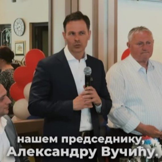 Mali razgovarao sa građanima u Kosjeriću; Pun restoran dočekao ministra; "Snažna poruka pobeđuje laži" VIDEO