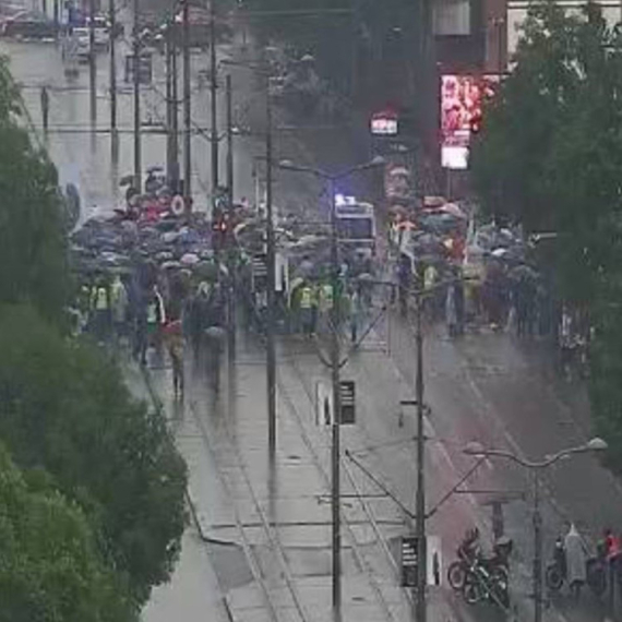 Teror blokadera se nastavlja: Šaka jada po najvećem nevremenu blokira Beograd FOTO