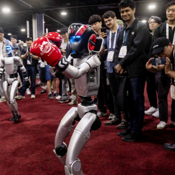 Pogledajte boks meč robota VIDEO