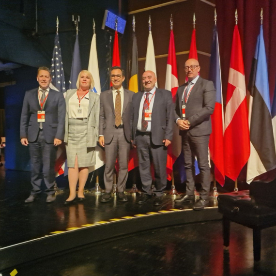 BiH na "kritičnoj prekretnici": NATO poziva na politički dijalog
