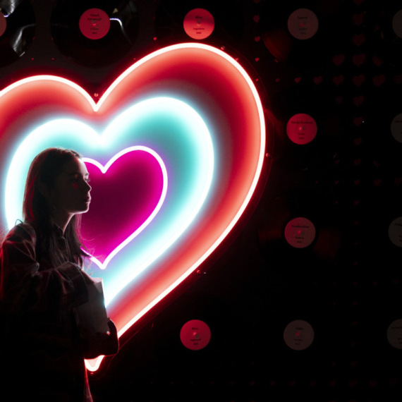 Predstavnica Rumunije na Evroviziji na meti kritika zbog pesme "Davi me" VIDEO