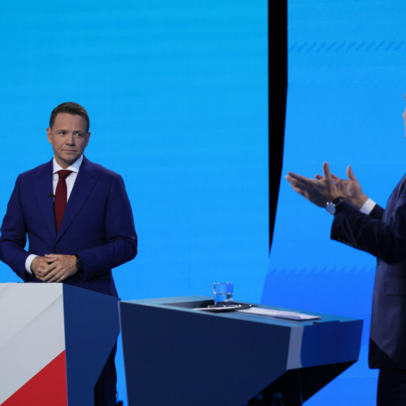 Bliže se predsednički izbori u Poljskoj; Jedan kandidat tesno vodi