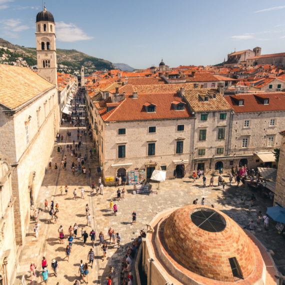 Prolaznici nisu mogli da veruju šta vide u Dubrovniku: Neki su i bežali