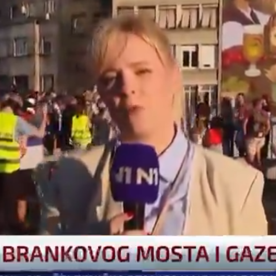 Sat i 15 minuta kasnije; Blokaderi mole: "Donesite nam vodu"