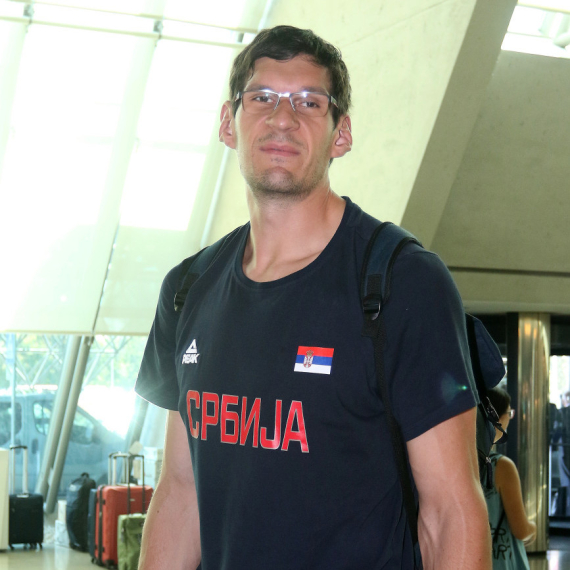 Boban Marjanović u nastavku komedije Adama Sendlera: Srpski košarkaš osvojio Holivud VIDEO