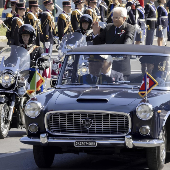 Čuvaju tradiciju: Vremešna Lancia vozi italijanskog predsednika već 60 godina FOTO