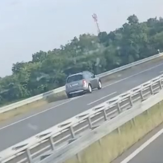 Horor na auto-putu "Miloš Veliki": Ozbiljan incident, ostali vozači se panično sklanjali u drugu traku VIDEO