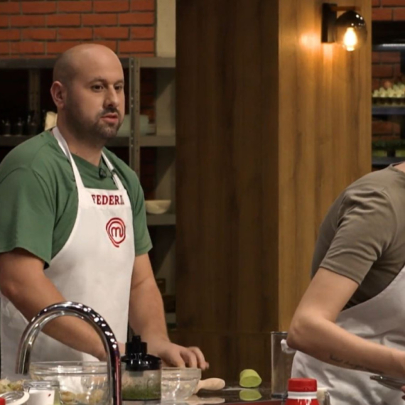 "Nemoj da te vidi da bacaš hranu, biće haos" VIDEO