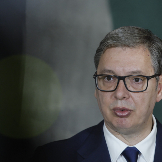 Vučić se uskoro obraća iz sedišta SNS-a