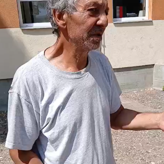 Brutalan napad tokom izbornog dana: Beretke šamarale čoveka; Pokušali da mu otmu glasački listić VIDEO
