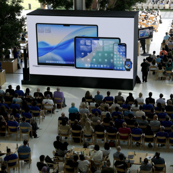 Samsung troluje Apple: Sve to već postoji na našim uređajima