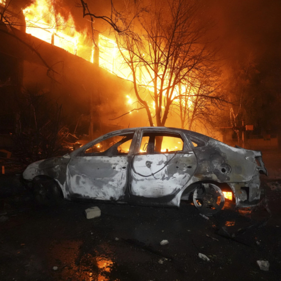 Dronovi kamikaze udaraju – 11 pogodaka; Sve je urnisano i u plamenu FOTO/VIDEO