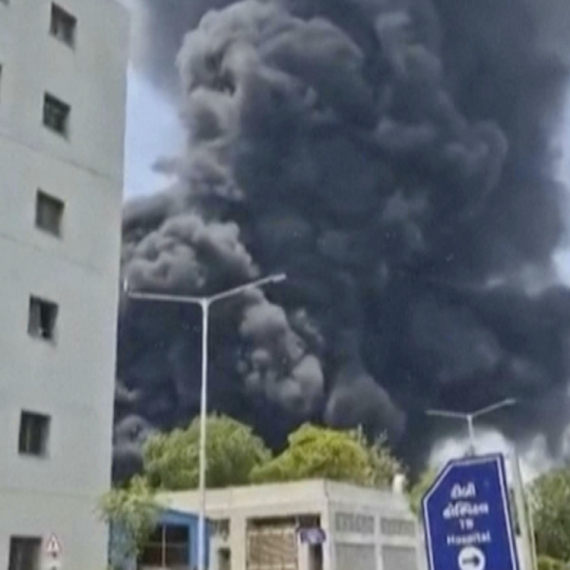 Jezivo na mestu pada aviona: Nebo je crno, hitne službe jure ka mestu katastrofe VIDEO
