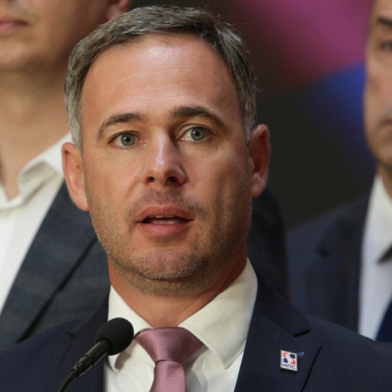 Aleksić prešao sve granice: Napao ministra Malog i njegovu decu