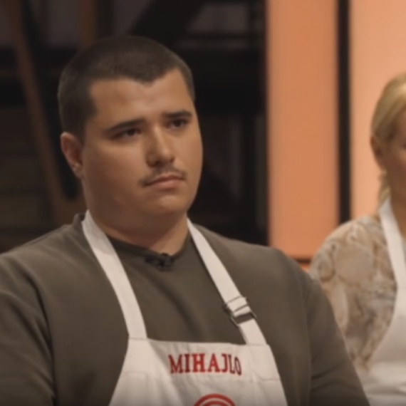 Zašto Mihajlo misli da je "za instituciju"?
