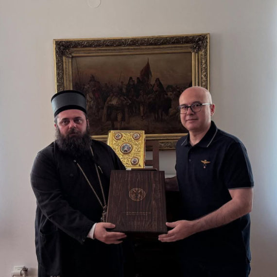 Vučević posetio srpski manastir na Dalj planini: Poklonio relikviju episkopu FOTO