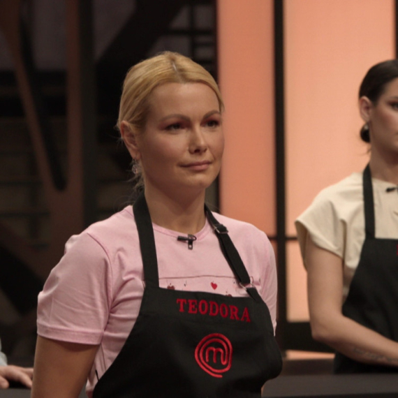 "Šta sad to znači?" Teodora se oštro obratila u kameru...