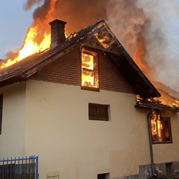 Požar u Priboju: Žena budila komšije i sprečila tragediju