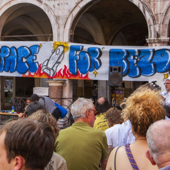 Džef Bezos izazvao haos u Veneciji; Protesti širom grada: "U vazduhu je mnogo besa" FOTO