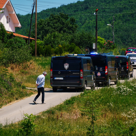 Sve vrvi od policije u Banjskom Polju, tu su i forenzičari: Prve slike rekonstrukcije nestanka male Danke FOTO