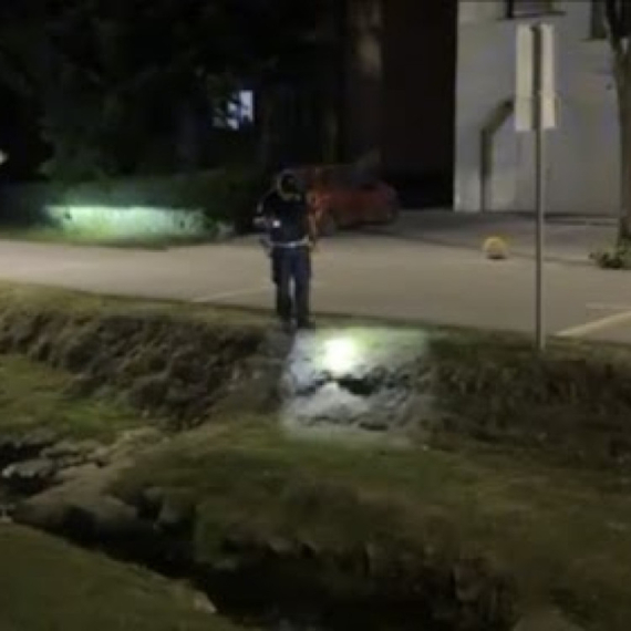 Užas u Vrnjačkoj Banji: Blokaderi pucali na prostorije SNS-a; Nakon toga zapucali i na policiju FOTO/VIDEO