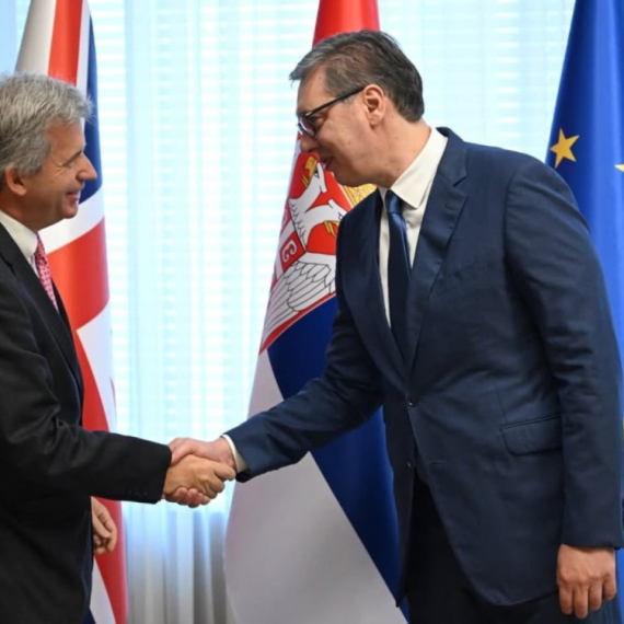 Vučić nakon sastanka sa Fergusonom: Spremni smo da jačamo saradnju sa Velikom Britanijom FOTO