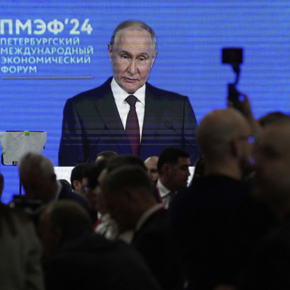 Putin poslao poruku: Ko god hoće, samo neka zove; "Niko ne veruje u priču o napadu na NATO"
