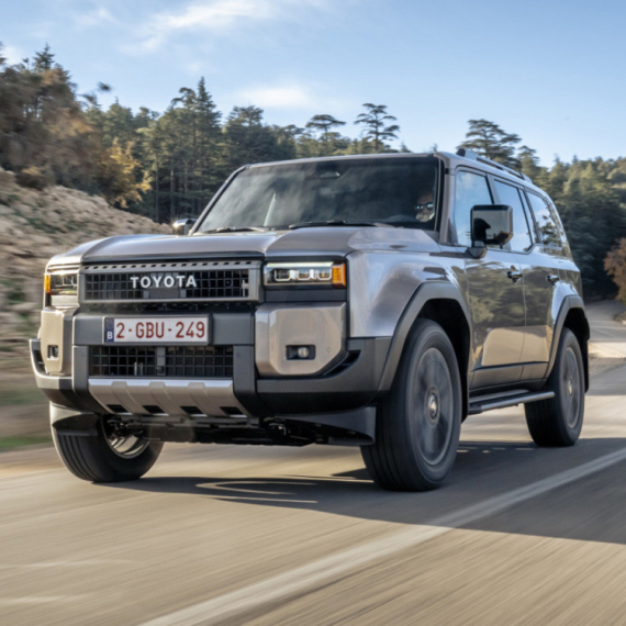 Toyota elektrifikovala Land Cruiser – ali i dalje gazi kroz 70 cm vode FOTO