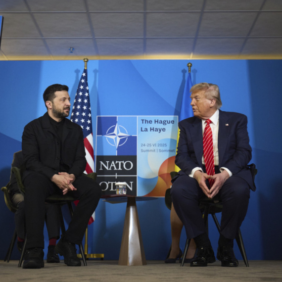 Sastali se Zelenski i Tramp: Oglasio se ukrajinski predsednik nakon razgovora FOTO