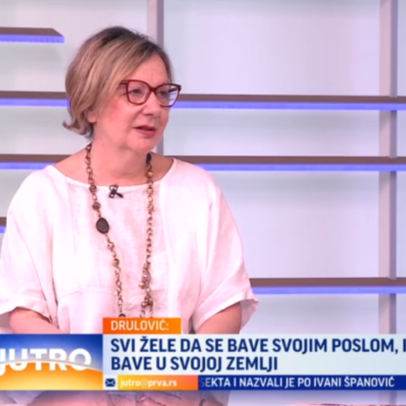 Medicinarima uručeno 100 ugovora o radu; Drulović: Njihov rad je prepoznat; Ranije najbolji nisu bili viđeni