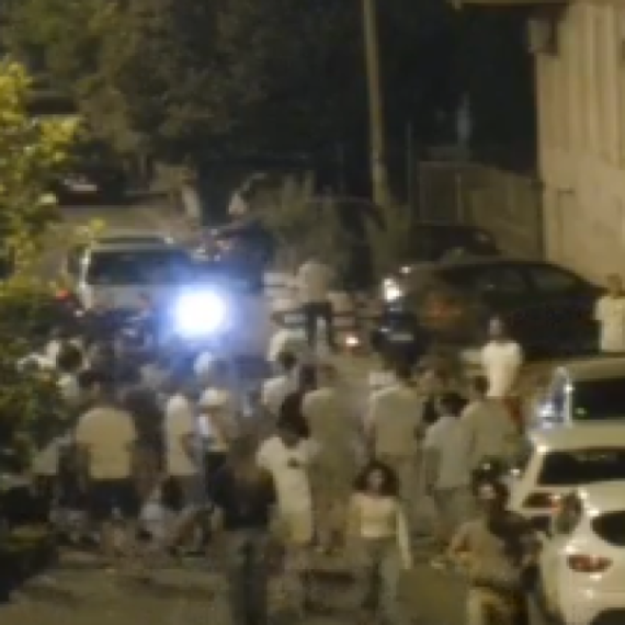 Studenti ili kriminalci?; Masovna tuča blokadera u Novom Pazaru: Sve zbog krađe donacija VIDEO
