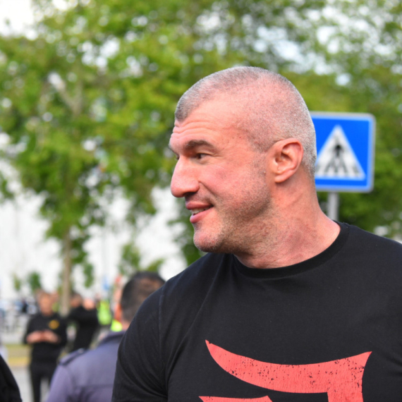 Bačulov ostavio svoje saborce-blokadere pa otišao na sunčanje