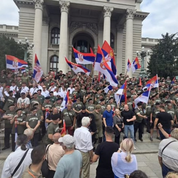 Vučić objavio fotografiju, pa poslao poruku: "Veterani! Junaci Srbije! Srećan Vidovdan"