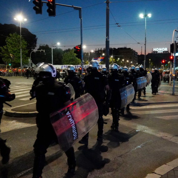 VJT: Ulaže se žalba na odluku suda kojom nije određen pritvor za 19 osumnjičenih za napad na policiju