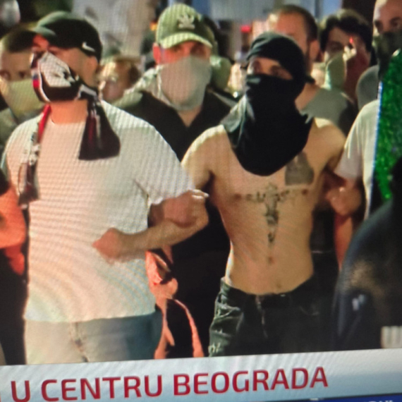 Studenti? Pa ovo kao fanatična intifada... FOTO