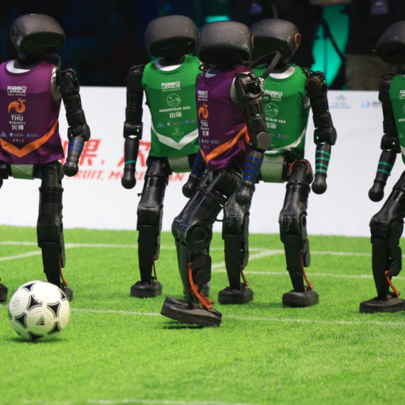 Kineski roboti pokazali kako se igra fudbal FOTO/VIDEO