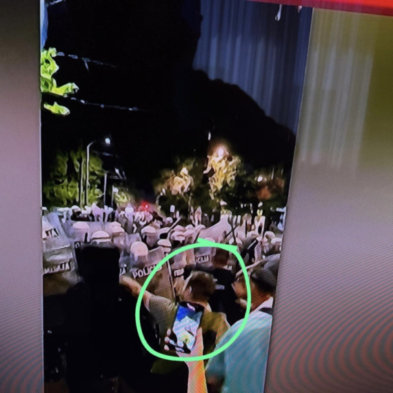 Blokader brutalno napao policiju, a odmah posle davao izjavu N1 i zapretio Vučiću FOTO