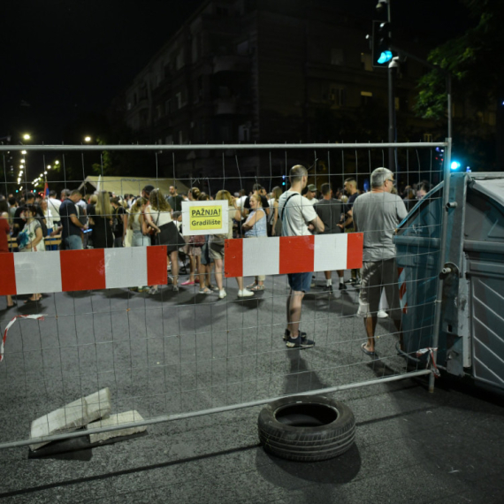 Posle poziva FDU na ubistvo policajaca, pridružili im se obožavaoci; Policija hapsi zlikovce sa fantomkama