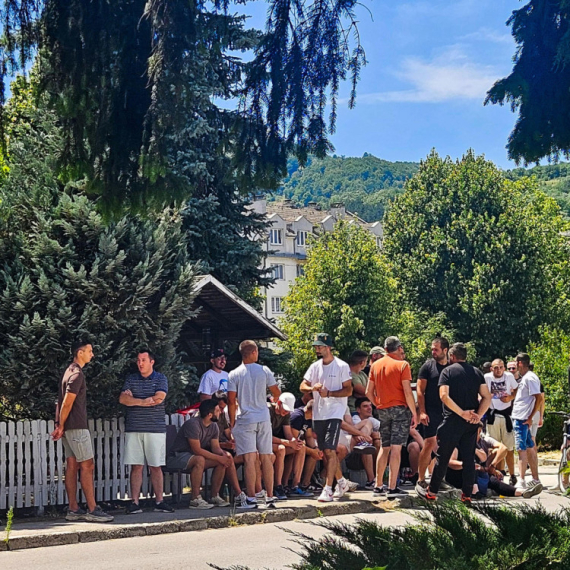 "Osmatračnica" na biračkom mestu FOTO/VIDEO