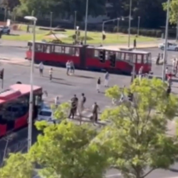 Blokaderi ne odustaju od nasilja: Zbog njih ispaštaju vredni ljudi Srbije, građani ponovo ostali bez prevoza