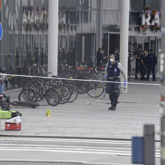 Horror: Knife attack in shopping center; More injured; There is blood everywhere PHOTO/VIDEO